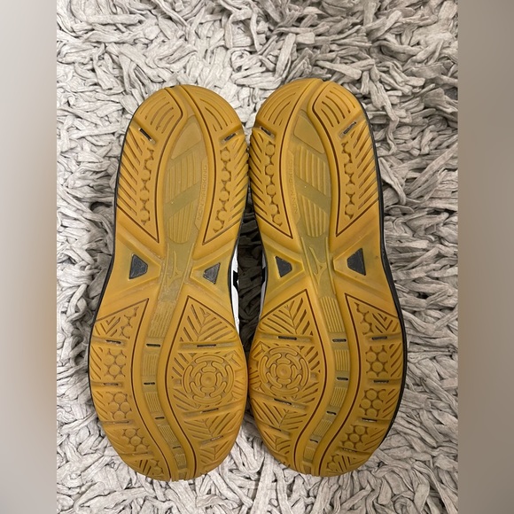 Mizuno Volleyball Shoes - Picture 3 of 5